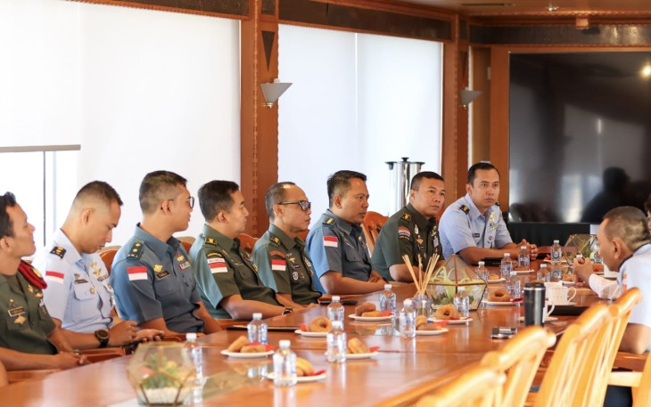 Perwira Siswa DSSC dan ACSC Australia Laksanakan Courtessy Call Kepada Duta Besar RI untuk Australia