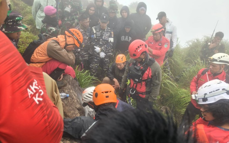 Prajurit TNI Menembus Medan dan Cuaca Ekstrem, Berhasil Temukan Seluruh Korban Pesawat ATR 42-500