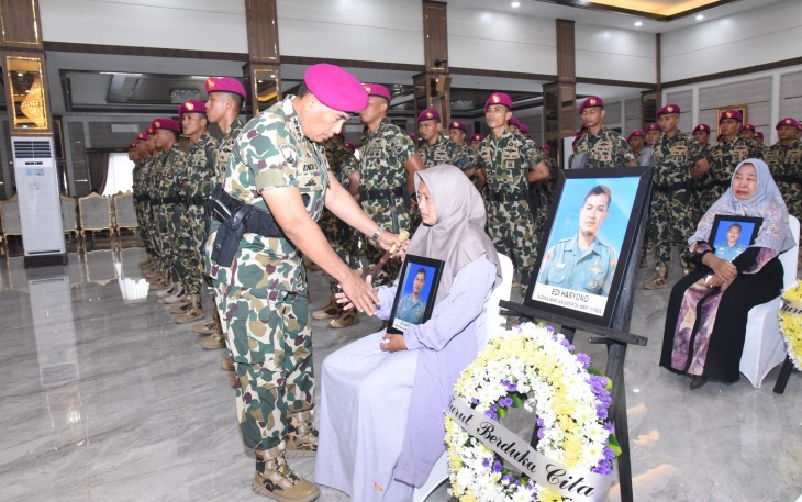 Penganugerahan KPLB dipimpin oleh Pangkormar Letjen TNI Mar Endi Supardi di Kesatrian Marinir Hartono Cilandak, Jumat (30/01)