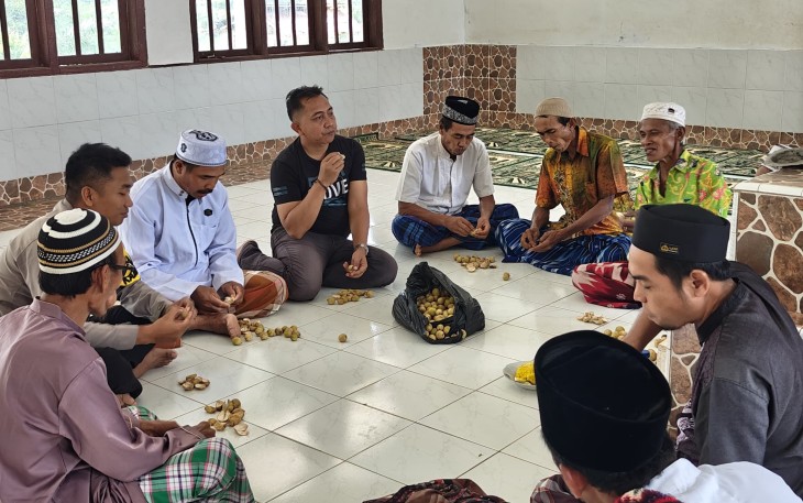 Bhabinkamtibmas Polsek Napal Putih Bripka Richo Setiawan Melakukan Sambang Masyarakat 