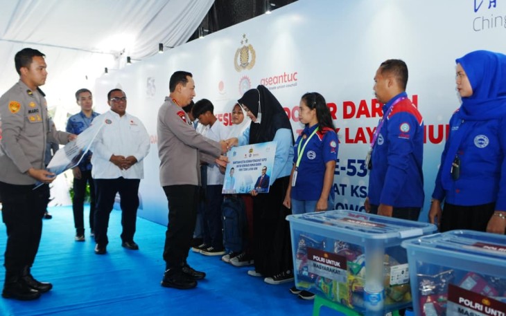 Kapolri Jenderal Listyo Sigit Prabowo menghadiri perayaan Hari Ulang Tahun (HUT) ke-53 Konfederasi Serikat Pekerja Seluruh Indonesia (KSPSI) di Lapangan PT. Victory Ching Luh Indonesia, Tangerang, Banten, Senin (16/2/2026)