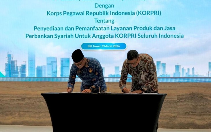 Ketua Umum Korpri Prof Zudan saat menandatangani PKS dengan Dirut BSI