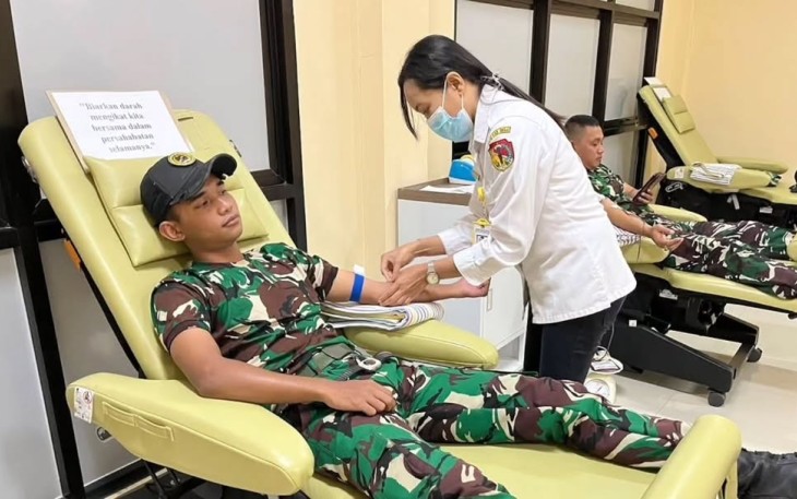 Donor darah prajurit Satgas Pamtas Yonarmed 12 Kostrad