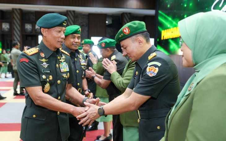 Pangkostrad Letjen TNI Mohammad Fadjar 