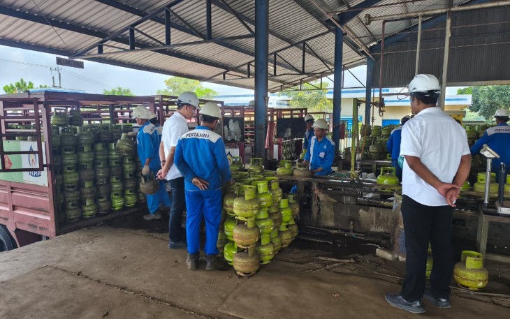 Pengecekan ketersediaan LPG 3 Kg 