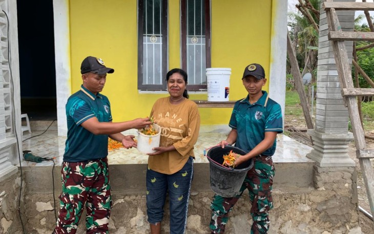 Hasil panen cabai bersama warga perbatasan