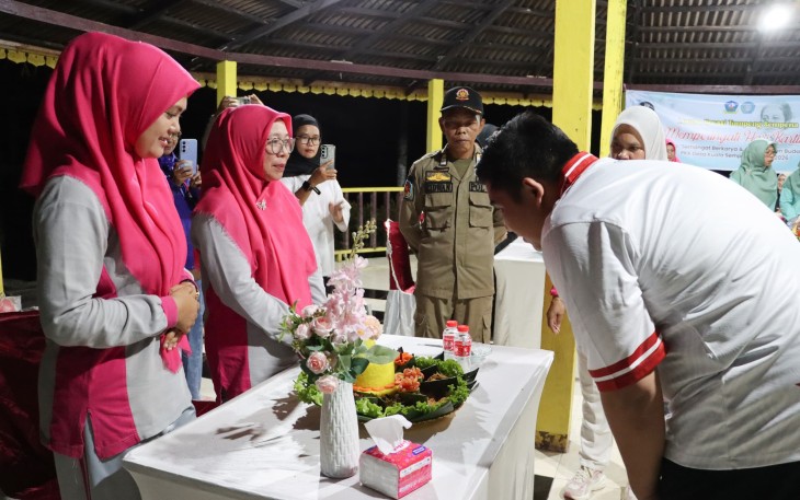 Bupati Roby Puji Kreasi Tumpeng Melestarikan Budaya Emak-emak Kuala Sempang