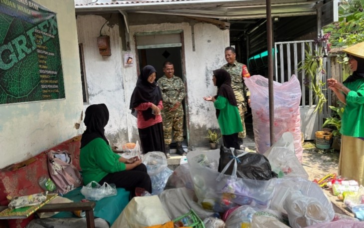 Kepedulian Babinsa Sogaten Menguatkan Semangat Warga Kelola Sampah Bernilai Ekonomi
