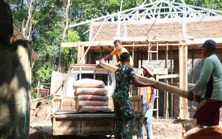 Material pembangunan musholla Baiturrahim