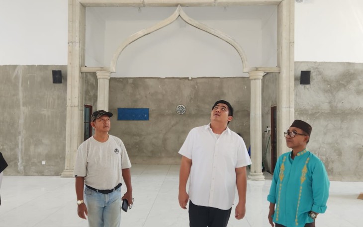 Bupati Bintan, Roby Kurniawan melakukann site visit atau pembangunan Masjid Nurul Hasanah yang berlokasi di Kelurahan Toapaya Asri, Kecamatan Toapaya, Selasa (19/05). 
