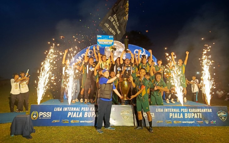 Sandung Riwut FC menyabet posisi Juara 1 sekaligus memboyong trofi utama Piala Bupati musim kompetisi Liga Internal PSSI Karanganyar 2026