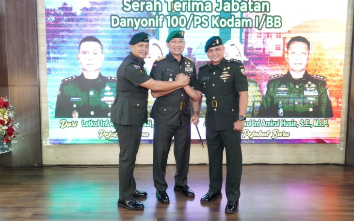 Pangdam I/Bukit Barisan, Mayjen TNI Hendy Antariksa, memimpin acara Serah Terima Jabatan (Sertijab) Komandan Batalyon Infanteri (Danyonif) 100/Prajurit Setia di Gedung AH Nasution Lantai II Makodam I/BB, Selasa (2/6/2026)