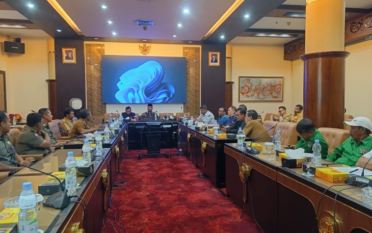 Ketua Komisi D DPRD Jawa Timur, Abdul Halim, menerima perwakilan warga Tambak Dalam, Kecamatan Asemrowo, Kota Surabaya, yang diadvokasi LSM Ababil