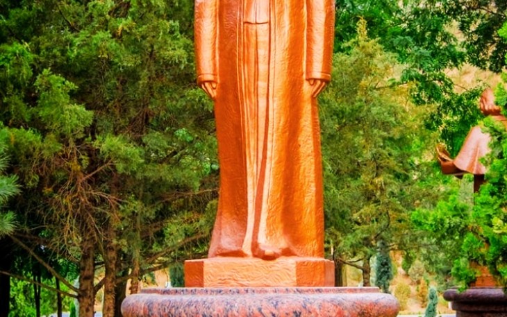 Raja Ali Haji berada di Magtymgyly Pyragy Park, "berdiri" di antara 24 patung perunggu pahlawan literatur, penyair, dan pemikir ternama dari berbagai negara di dunia