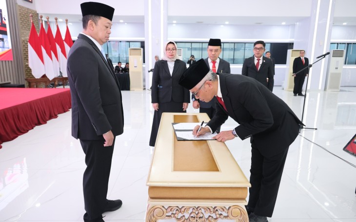 Menteri Agraria dan Tata Ruang/Kepala Badan Pertanahan Nasional (ATR/BPN), Nusron Wahid, melantik dan mengambil sumpah/janji jabatan 130 pejabat, di Aula Prona Kementerian ATR/BPN, Jakarta, Kamis (04/06/2026)