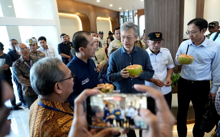 Bupati Halmahera Utara, Piet Hein Babua, saat mendampingi kunjungan Menteri Transmigrasi M. Iftitah Sulaiman Suryanagara bersama Duta Besar Republik Rakyat Tiongkok untuk Indonesia, Wang Lutong, Rabu (3/6) 
