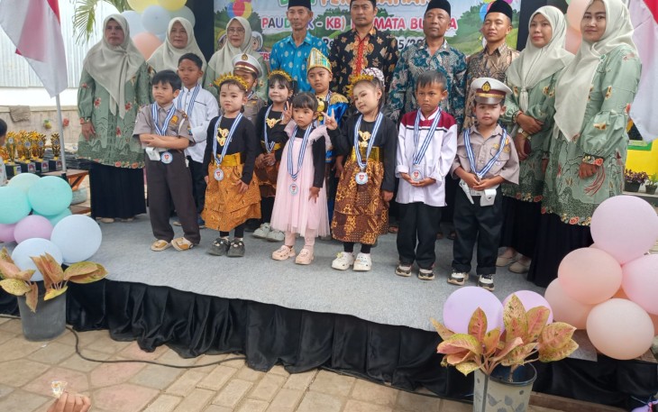 Pelepasan dan Pentas Seni PAUD KB Permata Bunda Berlangsung Meriah