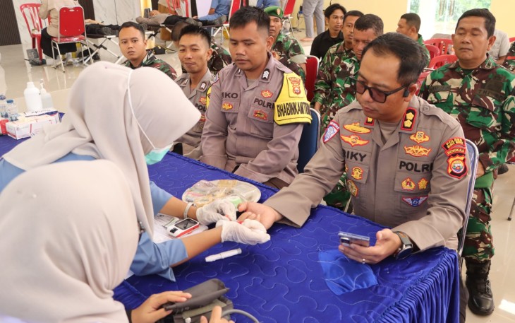Polres Mukomuko Gelar Bakti Kesehatan dan Donor Darah Sambut HUT Bhayangkara ke-80