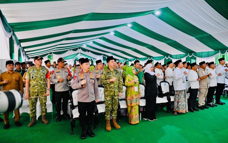 Panglima TNI Jenderal TNI Agus Subiyanto mendampingi Presiden Republik Indonesia, Prabowo Subianto, menghadiri Penutupan Musyawarah Nasional (Munas) Alim Ulama dan Konferensi Besar (Konbes) Nahdlatul Ulama (NU) 2026