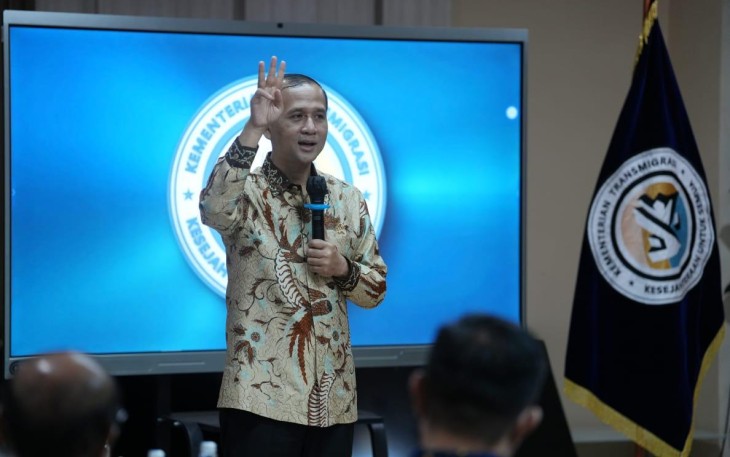 Menteri Transmigrasi M. Iftitah Sulaiman Suryanagara