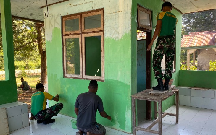 Yonarmed 12 Kostrad Hadir Merawat Posyandu untuk Kenyamanan Layanan Kesehatan Warga Perbatasan
