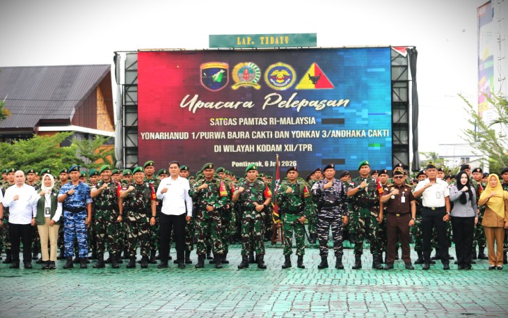 Danrem 121/ABW Brigjen TNI Purnomosidi, S.I.P., M.A.P., M.Han., selaku Dankolakopsrem 121/Abw hadri upacara pelepasan purna tugas Satuan Tugas Pengamanan Perbatasan (Satgas Pamtas) RI-Malaysia di Lapangan Tidayu, Makodam XII/Tpr, Kubu Raya, Kalimantan Barat, Senin (6/7/2026)