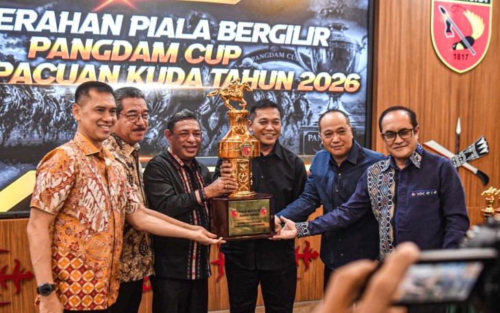 Komandan Kodaeral IX, Laksda TNI Hanarko Djodi Pamungkas, S.H.,M.H. mengapresiasi suksesnya gelaran Lomba Pacuan Kuda Moa 2026 Piala Pangdam XV/PTM, Ia hadir dalam penyerahan hadiah yang dihelat di Baruga Antasena Kodam XV/PTM, Jl. Dr. Malaihollo No. 57 Nusaniwe, Kota Ambon, Senin malam (6/7/2026)