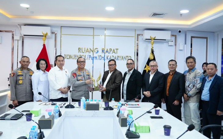 Wakapolri di dampingi Kasatgas Pusat Studi Kepolisian (Ijp Dr Susilo Teguh R, M.Si, ), Sekretaris Percepatan Refirmasi Polri (Ijp Kristiono, S.Ik., M.Si) dan Dir PPA-PPO (Bjp Dr Nurul Azizah, M.Si) menerima kunjungan rektor UNISSULA beserta rombongan