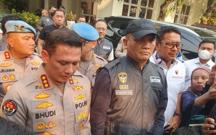 Kortas Tipidkor Polri dan Polda Metro Jaya melakukan penggeledahan di sebuah cafe de’CLAN Signature dan di Koin Money Changer di wilayah Cipete, Cilandak, Jakarta Selatan (Jaksel), Rabu (8/7/26) 