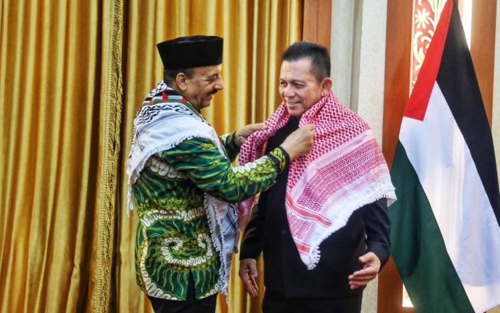 Gubernur Kepulauan Riau Ansar Ahmad menerima kunjungan kehormatan (courtesy call) Duta Besar Palestina untuk Indonesia, Abdalfatah A K Al Sattari, di Gedung Daerah, Tanjungpinang, Rabu (15/7/2026)