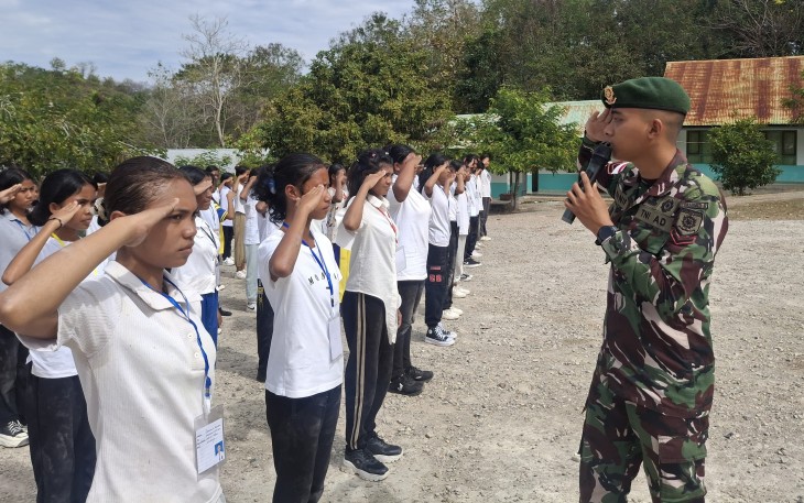 Yonarmed 12 Kostrad Bekali Siswa SMAN 4 Atambua dengan Wawasan Kebangsaan dan PBB