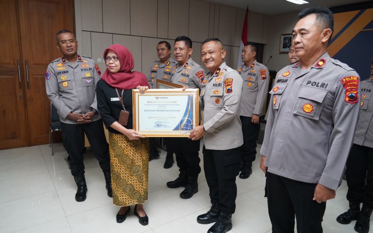 Penyerahan Hasil Penilaian Kualitas Pelayanan pada Opini Ombudsman RI di Aula Lantai 2 Polda Jawa Tengah, Kamis (16/7/2026)