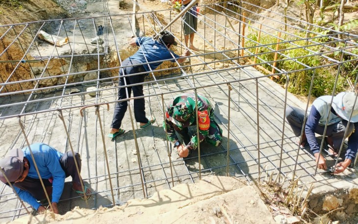 Progres Jembatan Sungai Dhedem Tegalombo Mulai Tahap Perakitan Besi Pondasi Tiang Pylon