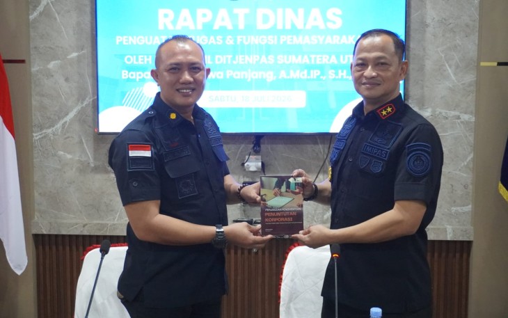 Kepala Kantor Wilayah Direktorat Jenderal Pemasyarakatan (Kakanwil Ditjenpas) Sumatera Utara, Jalu Yuswa Panjang, melaksanakan kegiatan Pembinaan, Monitoring, Pengawasan, dan Pengendalian (Bintorwasdal) di Lembaga Pemasyarakatan (Lapas) Narkotika Kelas IIA Langkat, Sabtu (18/07/2026)