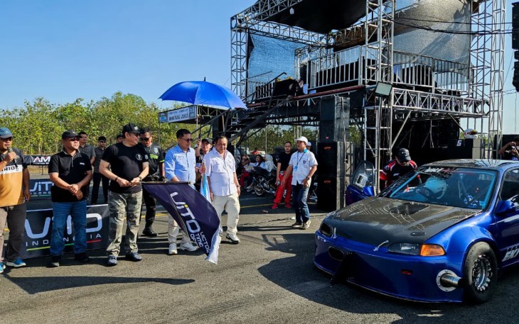 Bamsoet saat membuka Java Drag Record Series 2026 Piala KPH Purbodiningrat bersama Ketua IMI DIY KPH Purbodiningrat, di Lapangan Angkatan Udara Bantul Yigyakarta, Minggu (19/7/26)