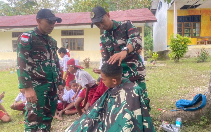 Pos Auren Didik Kedisiplinan dan Kerapihan Anak SD di Perbatasan