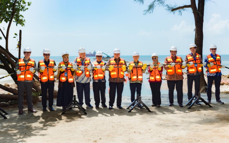 Kolaborasi strategis ini memperkuat koridor digital Indonesia–Singapura sekaligus mendorong pengembangan ekosistem digital regional melalui infrastruktur konektivitas berkapasitas tinggi