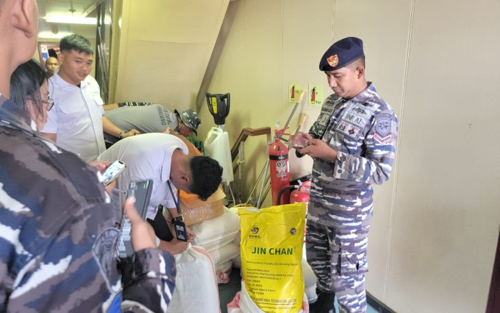 TNI AL Gagalkan Pengiriman 300 KG Sianida Ilegal Melalui Jalur Laut 
