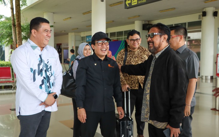 Sekda Bintan Sambut Kedatangan Komisi VII DPR RI di Bandara Raja Haji Fisabilillah