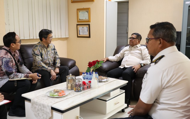Kepala Kanwil Imigrasi Sumut, Dr. Parlindungan, S.H., M.H., menerima kunjungan kehormatan sekaligus penghargaan resmi (Letter of Appreciation) dari Konsul Jenderal Jepang di Medan, Mr. Furugori Toru, pada Rabu (22/7)