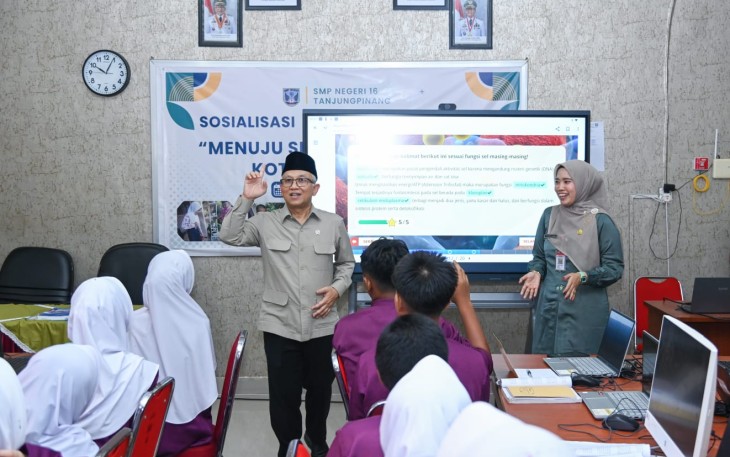 Wakil Menteri Pendidikan Dasar dan Menengah (Wamendikdasmen), Atip Latipulhayat