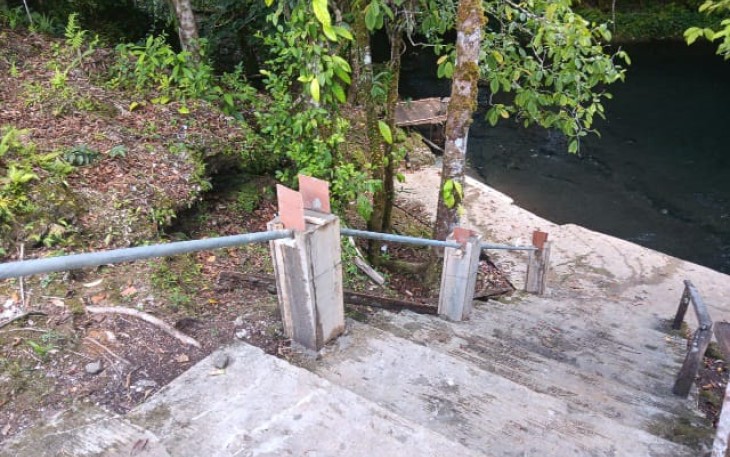 Pembersihan lingkungan bersih dan sehat Kampung Sesor