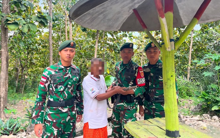 Binter Humanis Yonarmed 12 Kostrad Bangun Kepercayaan, Warga Serahkan Senjata Api Secara Sukarela
