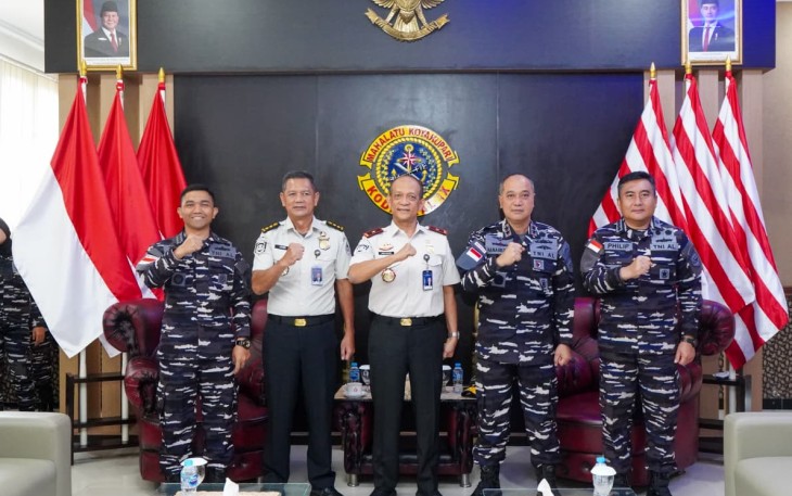Komandan Kodaeral IX, Laksamana Muda TNI Hanarko Djodi Pamungkas, S.H., M.H., menerima audiensi Kepala Kantor Wilayah Direktorat Jenderal Imigrasi Maluku, Gindo Ginting, S.H., M.H., beserta rombongan di Lobby Mako Kodaeral IX, Halong, Kecamatan Baguala, Kota Ambon