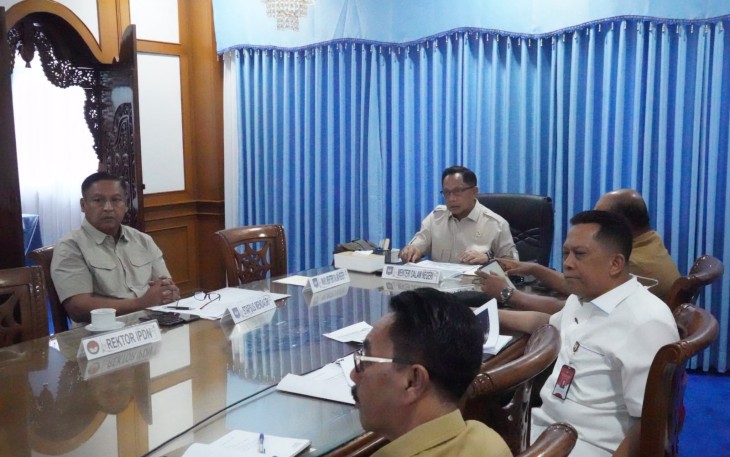Menteri Dalam Negeri (Mendagri) Muhammad Tito Karnavian selaku Ketua Satuan Tugas (Kasatgas) Percepatan Rehabilitasi dan Rekonstruksi (PRR) 