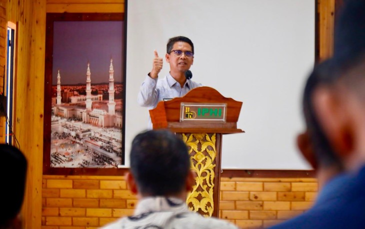 Bupati Karimun H Iskandarsyah 