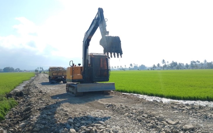Pembangunan jalan tani desa Tanratuo