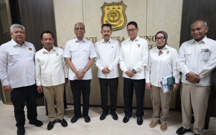 Wakil Jaksa Agung Republik Indonesia Asep N. Mulyana menerima kunjungan audiensi dan silaturahmi dari Wakil Menteri Energi dan Sumber Daya Mineral (ESDM) Yuliot Tanjung