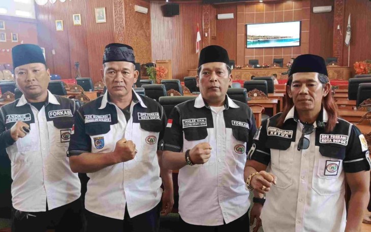Pengurus FORKABI Kota Depok saat menghadiri undangan rapat paripurna DPRD Kota Depok, Jumat (14/8)