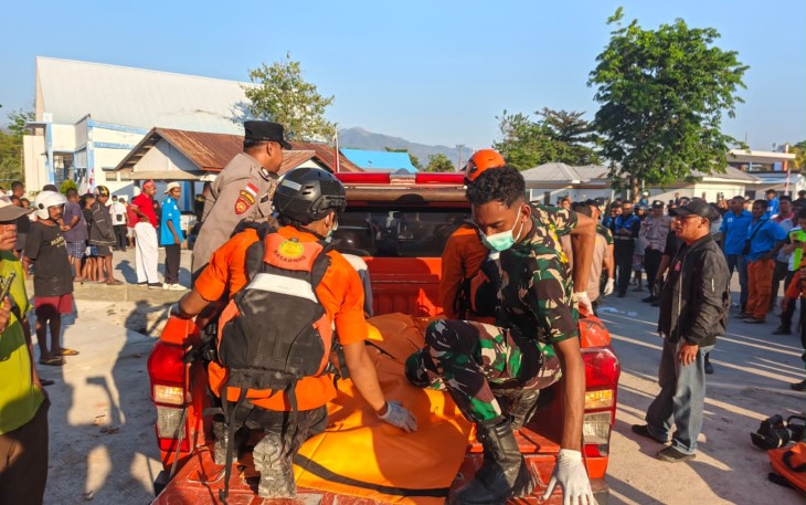 TNI AL dan Tim Gabungan Bergerak Cepat Tanggulangi Dampak Gempa di Pelabuhan L Say Maumere 